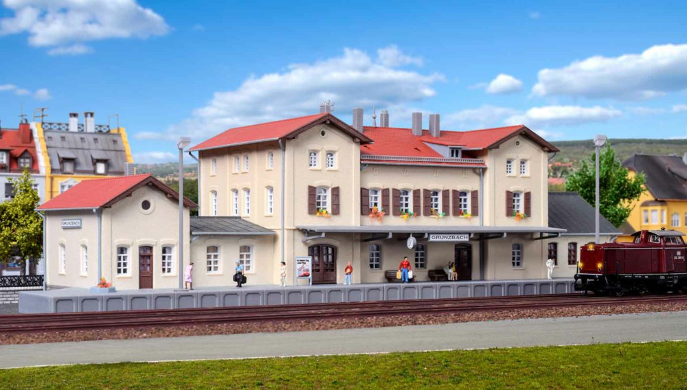 315-37710 Bahnhof Grunzbach Kibri Modell