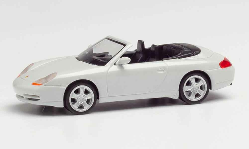 317-032674002 Porsche 996 C4 Cabrio, carrara