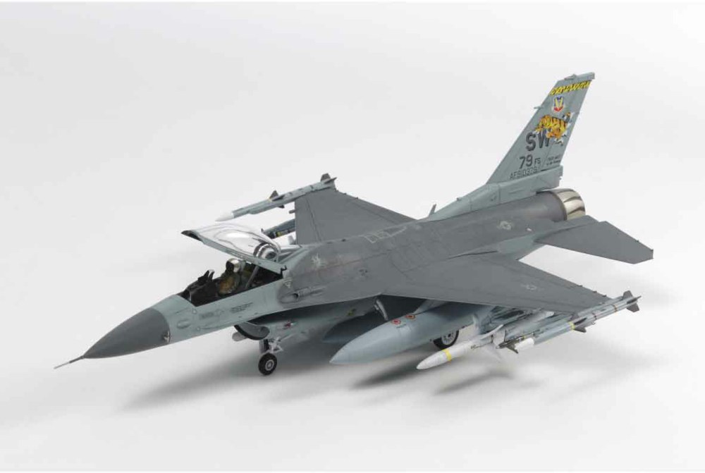 318-300060788 F-16CJ Fighting Falcon mit Zur