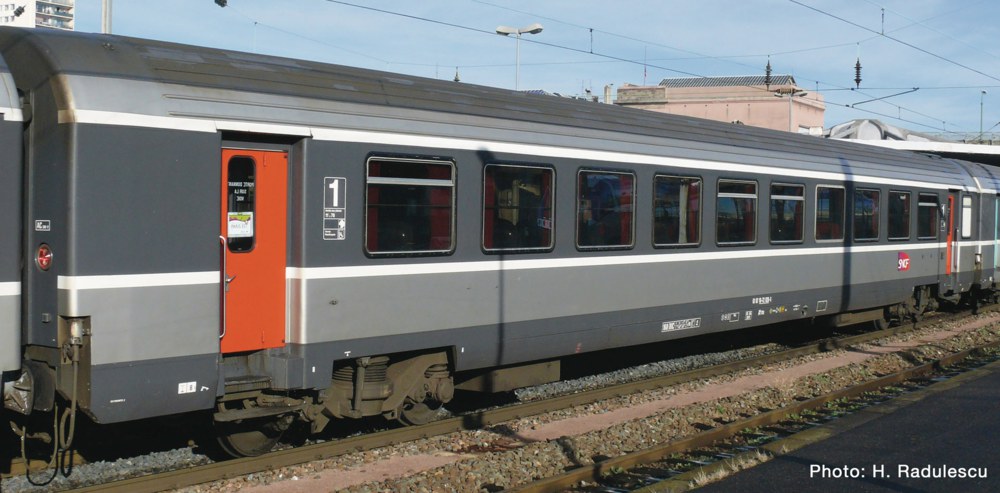 321-74537 Corail-Großraumwagen 1. Klasse