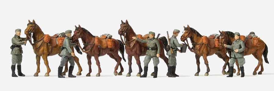324-16607 Kavalleristen stehend. Pferde 