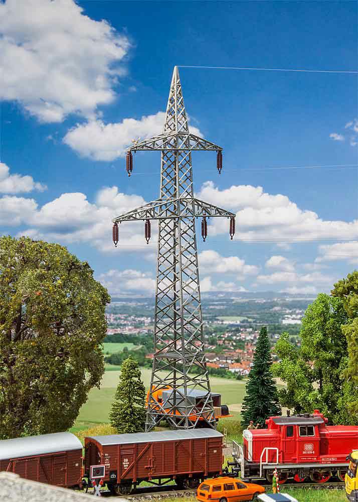 328-130898 2 Freileitungsmasten (100 kV) 