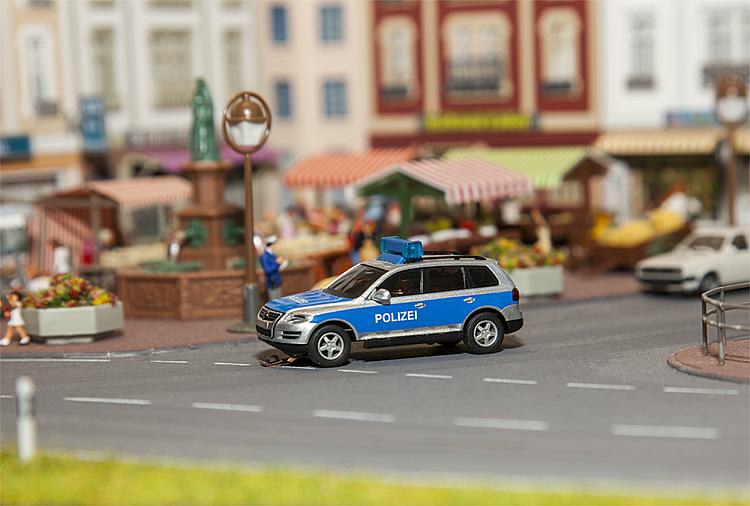 328-161543 VW Touareg Polizei mit Blink