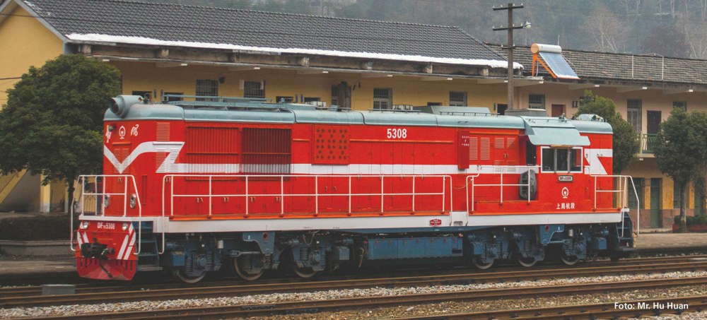 339-52712 Diesellokomotive DF7C Shanghai