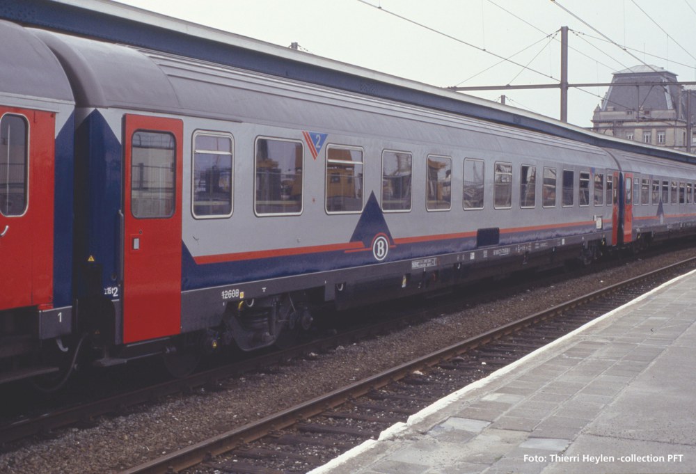 339-58542 Schnellzugwagen Eurofima 2. Kl