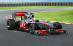 041-07096 McLaren Mercedes MP4-25 Hamilt
