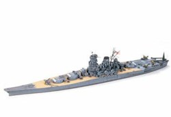 318-300031113 1:700 Japanisches Yamato Schla