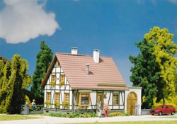 328-130215 Fachwerkhaus mit Garage Faller