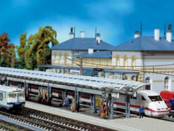 328-222121 2 ICE-Bahnsteige Faller Modell