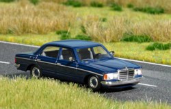 329-5661 Mercedes-Benz W 123 mit Licht 